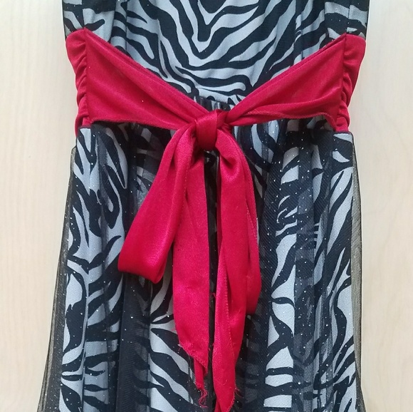 Short Formal Dress - Picture 4 of 8